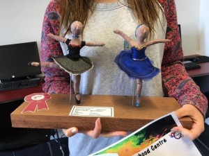 Teenage art shows class