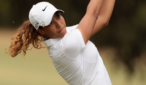 Golfer Woods swings in for Open