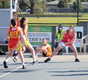 Sun shines on junior netballers
