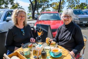 Sunshine draws shoppers to Portarlington