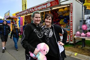 Geelong Show powers on after damp start