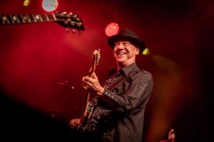 Australian legend plays old things and new