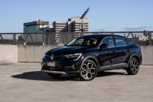 Renault drives away from mainstream