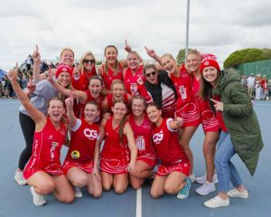 Grove comes from fourth to win flag