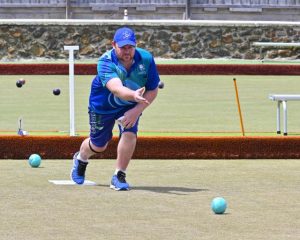 Grovers increase lead at the top