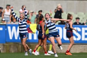 Cats hang on in semi-final thriller
