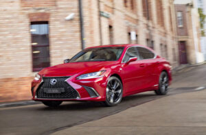 Peaceful motoring with Lexus ES