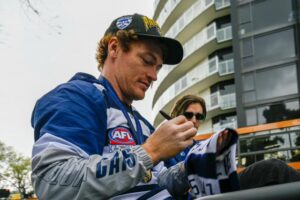 Rohan, Parfitt not offered contracts