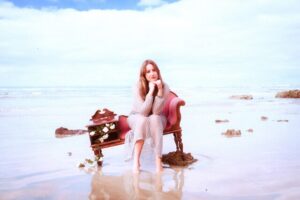 Bella Deer drops new single