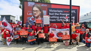 Pay rise scored for TAFE teachers