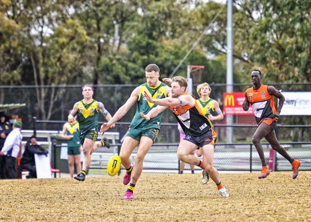Polders stay in the finals hunt