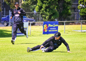 Magpies, Seagulls still unbeaten
