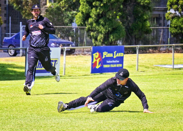 Magpies, Seagulls still unbeaten