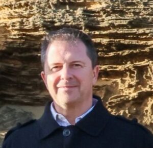 Council votes against CEO