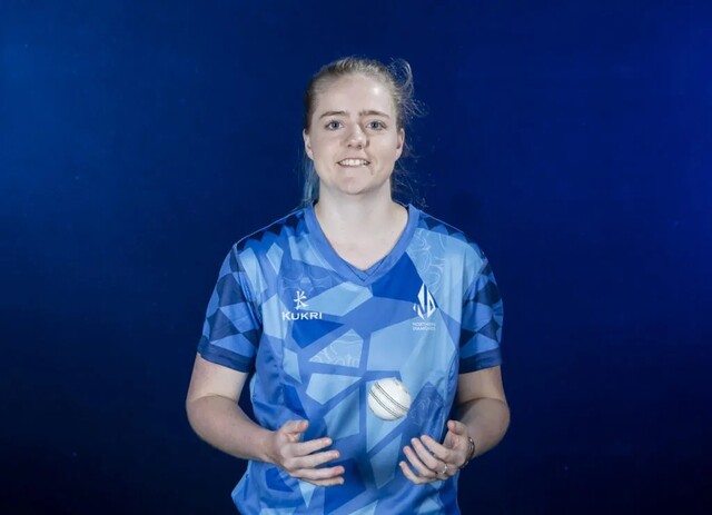 English gun stars with six-for